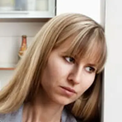 Junge Frau Nachdenklich | Shutterstock #69632998 Gladskikh Tatiana