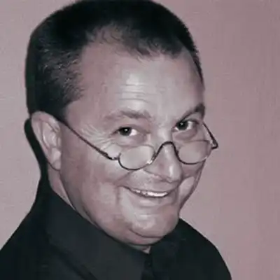 Peter Ecker lächelt ganz zufrieden